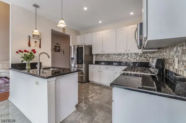 11 Elmara Dr, Bridgewater Twp., NJ 08807