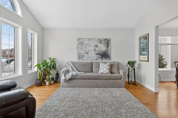 161 Longshire CIR, Barrhaven, ON K2J 4L2