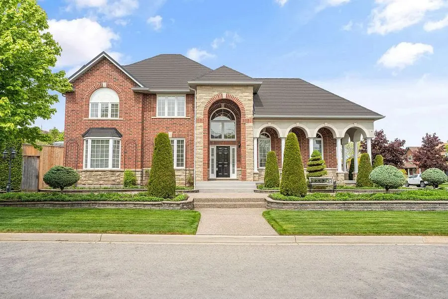 42 Vinifera DR, Grimsby, ON L3M 5S1