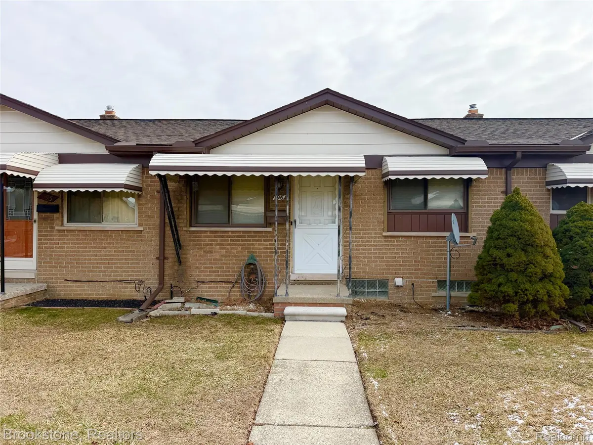 8401 18 Mile RD #196, Sterling Heights, MI 48313