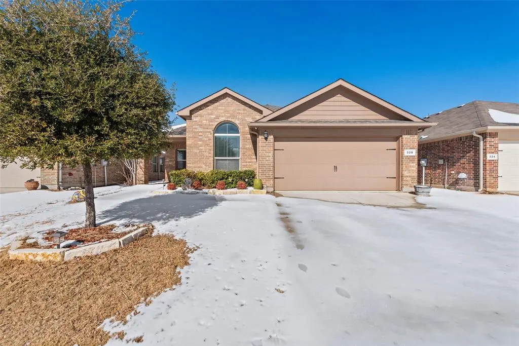 328 Foxhunter Street, Fort Worth, TX 76131