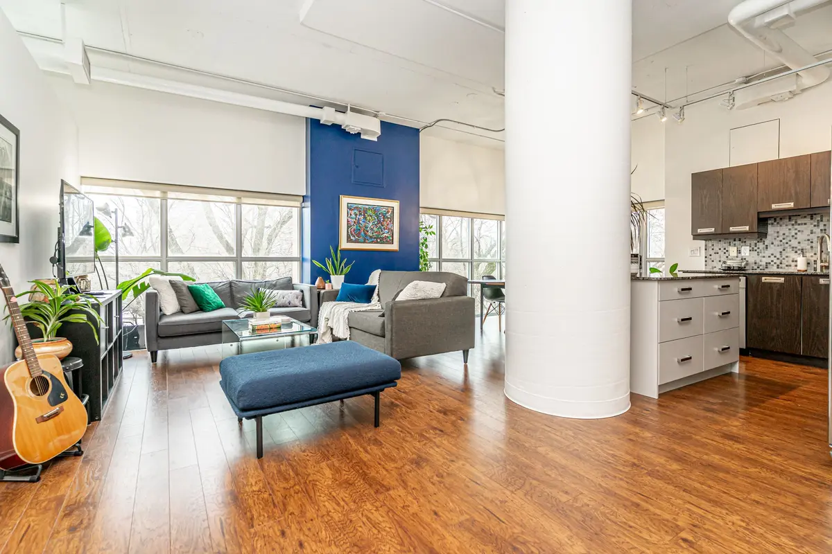 2 Fieldway RD #206, Toronto W08, ON M8Z 0B9