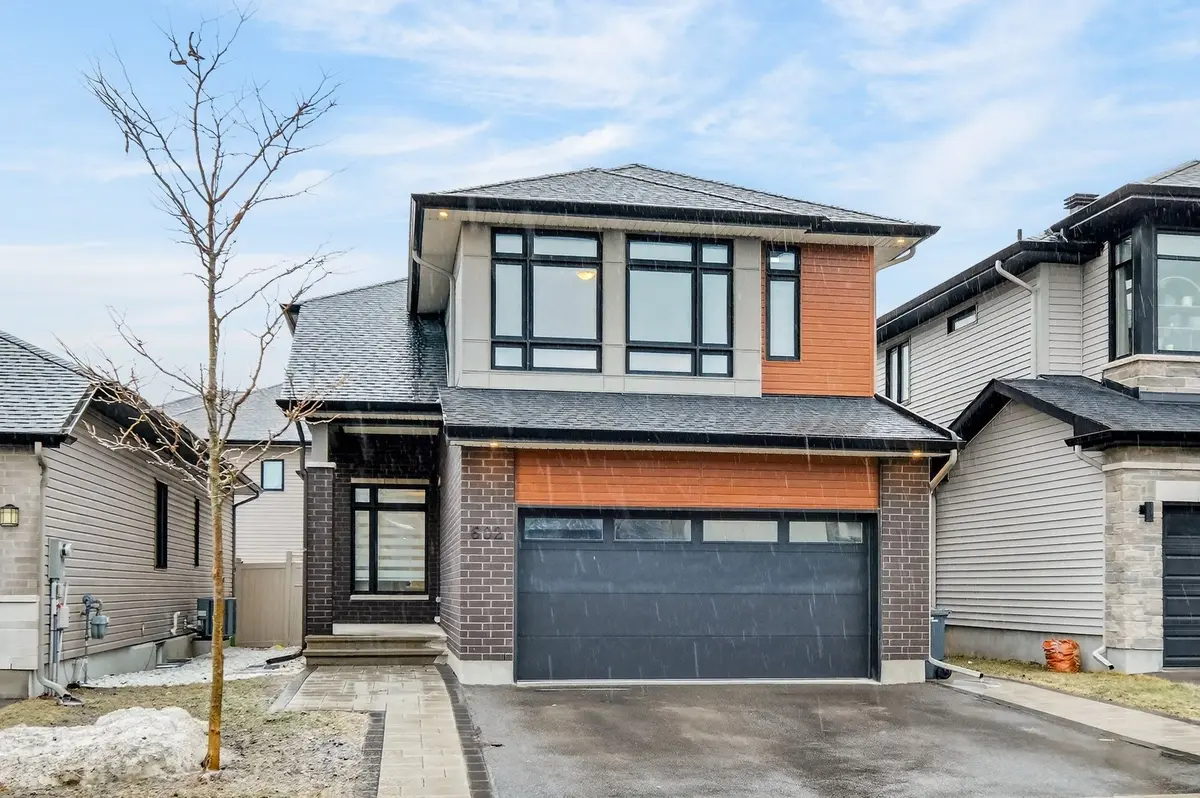 602 Triangle ST, Kanata, ON K2V 0L8