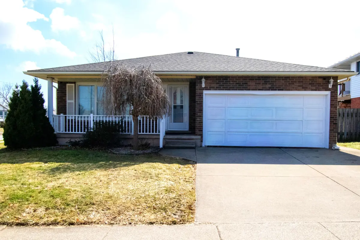 3 College Park DR, Welland, ON L3C 6Z6