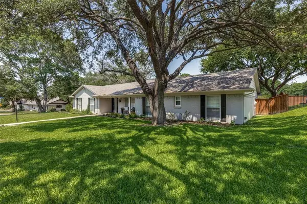 4301 Winding Way, Benbrook, TX 76126