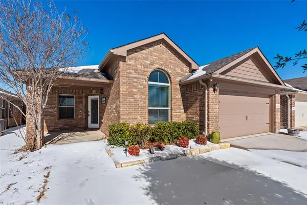 328 Foxhunter Street, Fort Worth, TX 76131