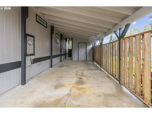 1282 E 3RD ST, Lafayette, OR 97127