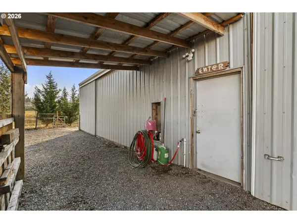 15701 S SPRINGWATER RD, Oregon City, OR 97045