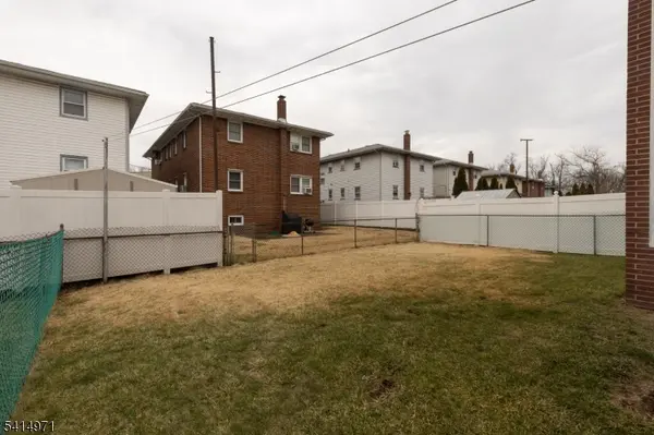 318 Kennedy Dr, Linden City, NJ 07036