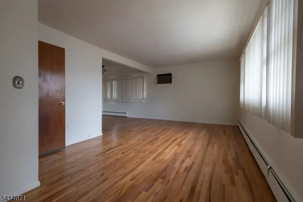 318 Kennedy Dr, Linden City, NJ 07036