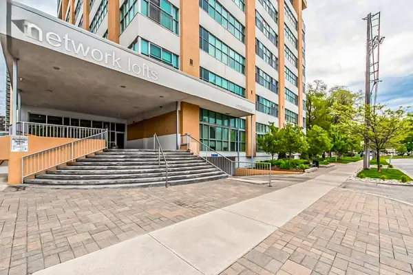 2 Fieldway RD #206, Toronto W08, ON M8Z 0B9