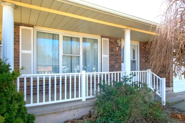 3 College Park DR, Welland, ON L3C 6Z6