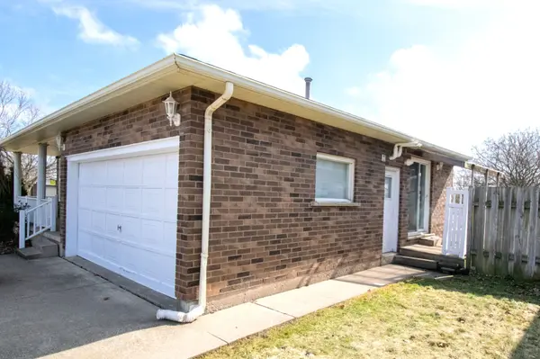3 College Park DR, Welland, ON L3C 6Z6