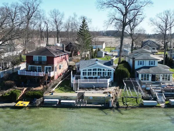 23642 S Shore DR, Ontwa Twp, MI 49112