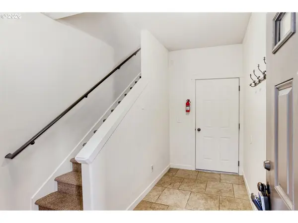 8074 NE MIRIAM WAY, Hillsboro, OR 97006