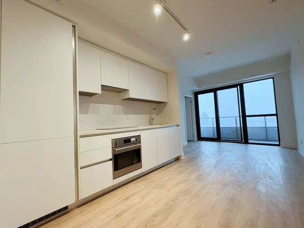 2 Erskine RD #2103, Mississauga, ON L5B 0S1