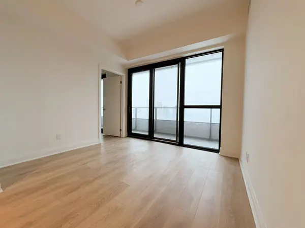 2 Erskine RD #2103, Mississauga, ON L5B 0S1