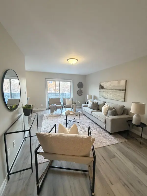 330 Gibb ST #201, Oshawa, ON L1J 1Z2