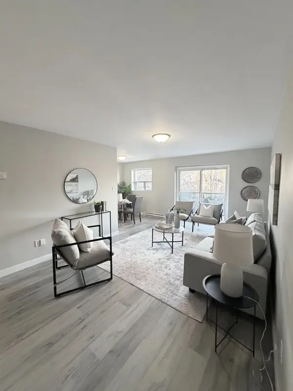 330 Gibb ST #201, Oshawa, ON L1J 1Z2