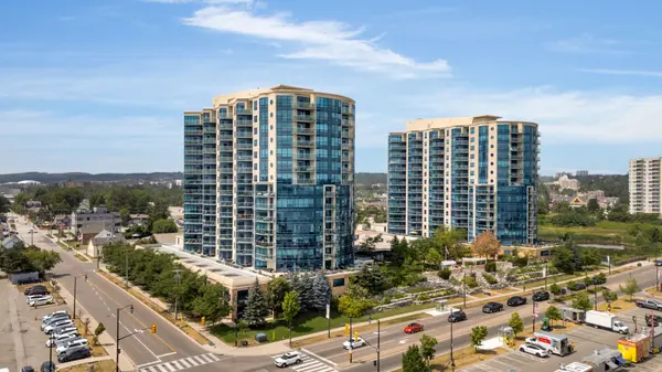 37 Ellen ST #PH09, Barrie, ON L4N 6G2