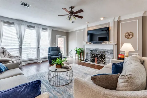 2204 Yaupon Drive, Irving, TX 75063