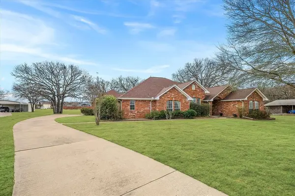 1025 Oak Hollow Lane, Combine, TX 75159