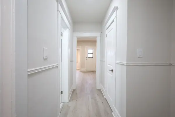 605 College ST #3, Toronto C01, ON M6G 1B5