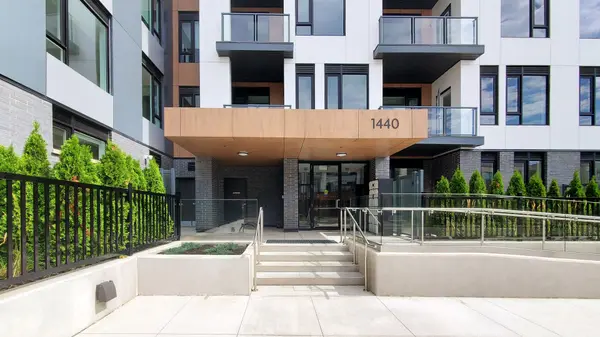 1440 Clarriage CT W #101, Milton, ON L9E 1B3