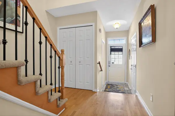 304 Goldridge DR, Kanata, ON K2T 1L1