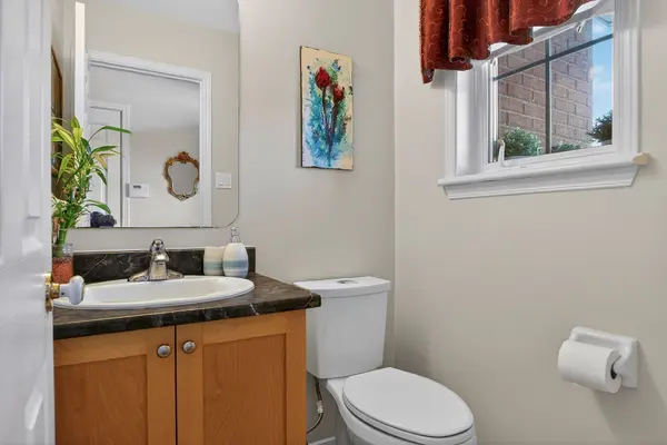 304 Goldridge DR, Kanata, ON K2T 1L1