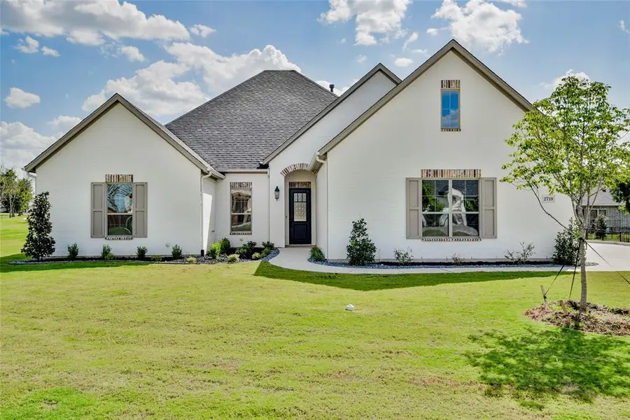 2719 Village Road, Granbury, TX 76049
