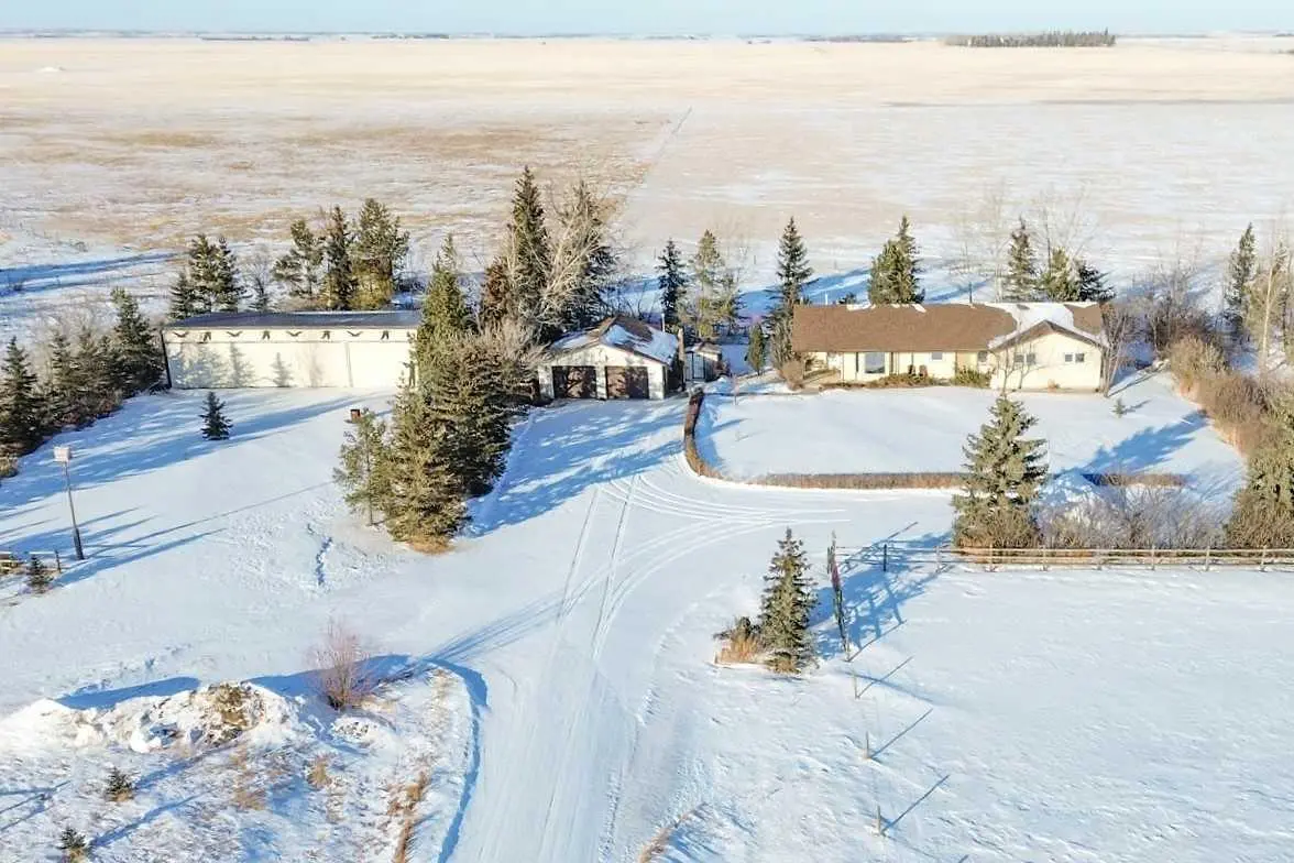 18320 TWP 39-0, Botha, AB T0C 2L0