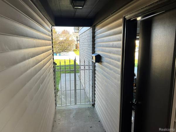 438 Lockmoor CT #18, Grand Blanc, MI 48439