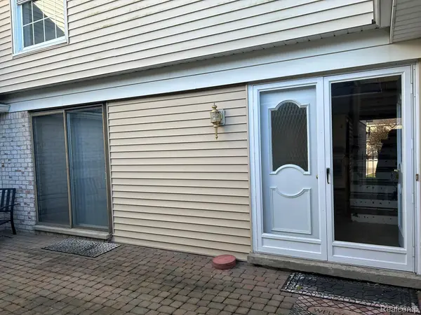 438 Lockmoor CT #18, Grand Blanc, MI 48439