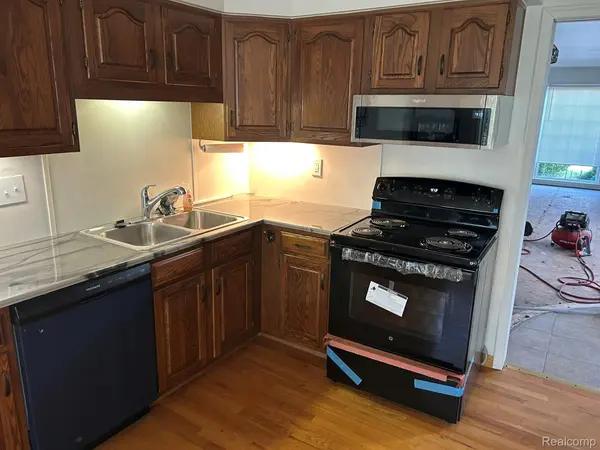 438 Lockmoor CT #18, Grand Blanc, MI 48439