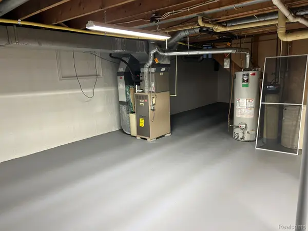 438 Lockmoor CT #18, Grand Blanc, MI 48439