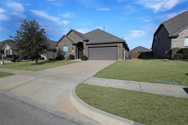 512 Mccoy Drive, Van Alstyne, TX 75495