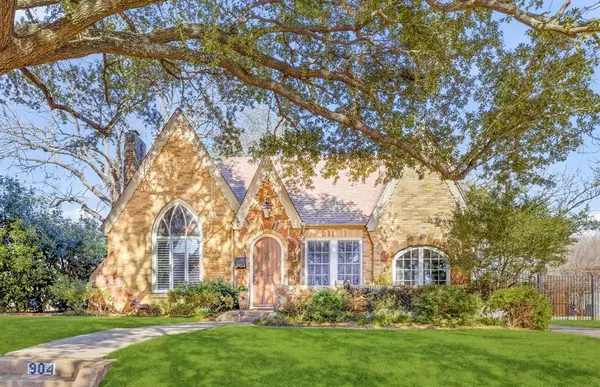 Dallas, TX 75223,904 Clermont Avenue