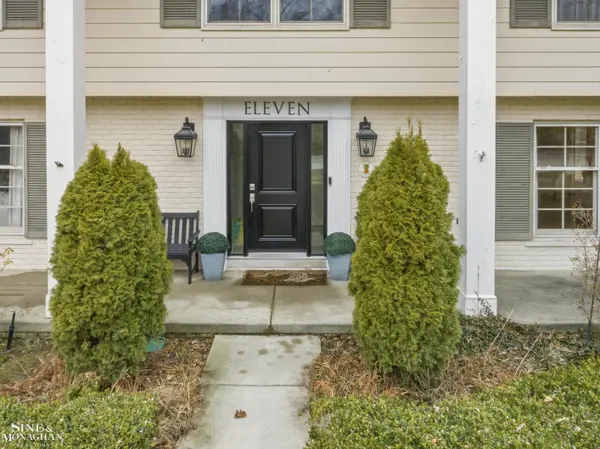 11 Wellington PL, Grosse Pointe, MI 48230