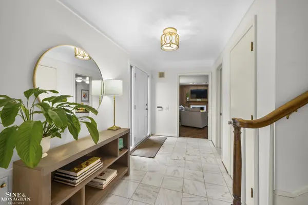 11 Wellington PL, Grosse Pointe, MI 48230