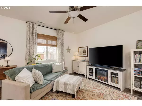 Mc Minnville, OR 97128,2097 NW WOODLAND DR