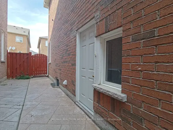 6 Mountland RD #Bsmt, Brampton, ON L6P 1Z9