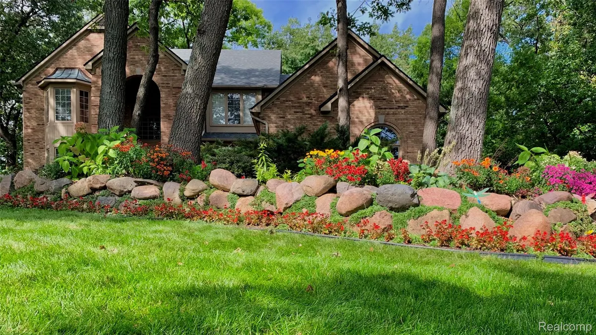 8110 High Point TRL, White Lake Charter Township, MI 48386