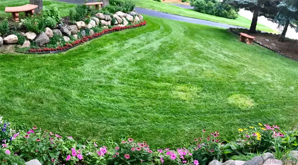 8110 High Point TRL, White Lake Charter Township, MI 48386