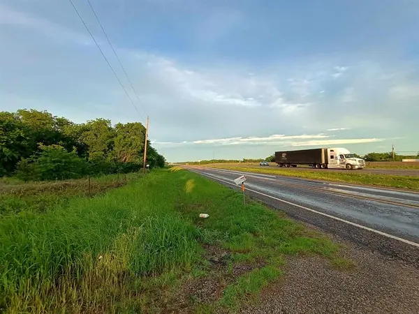 5330 I-30, Campbell, TX 75422