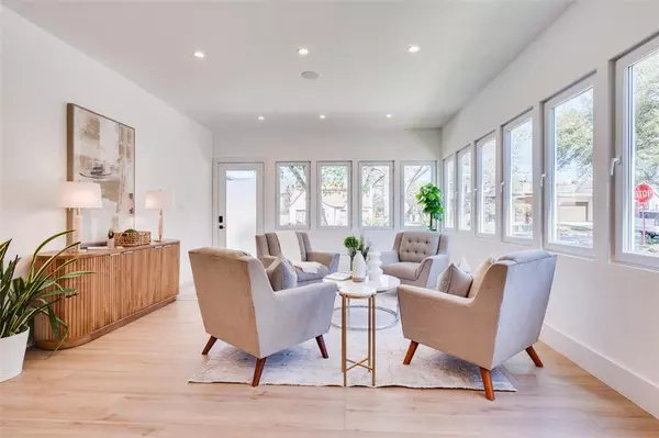 Dallas, TX 75214,6166 Belmont Avenue