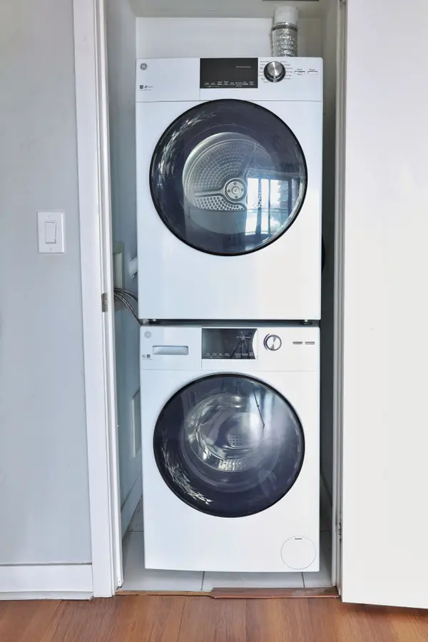 155 Legion RD N #2101, Toronto W06, ON M8Y 0A7