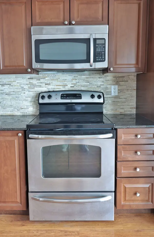 155 Legion RD N #2101, Toronto W06, ON M8Y 0A7