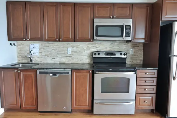 155 Legion RD N #2101, Toronto W06, ON M8Y 0A7