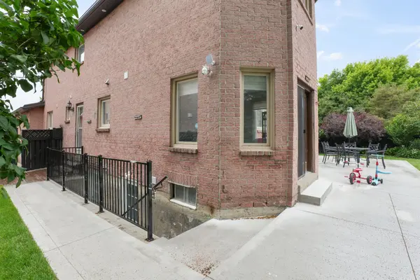 1527 Chiddingstone CIR #(Unit B), Mississauga, ON L5M 3P8